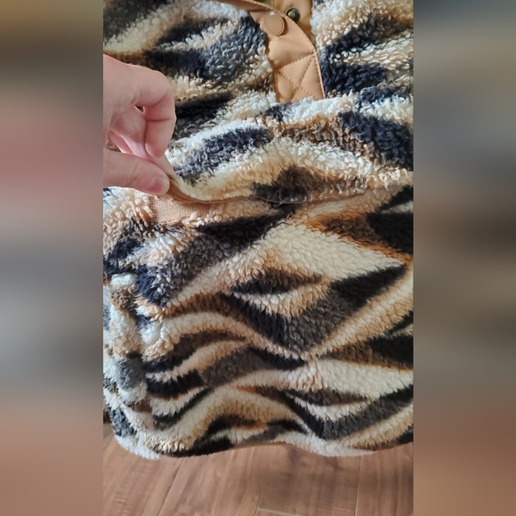 Billabong - Picture 2 of 5